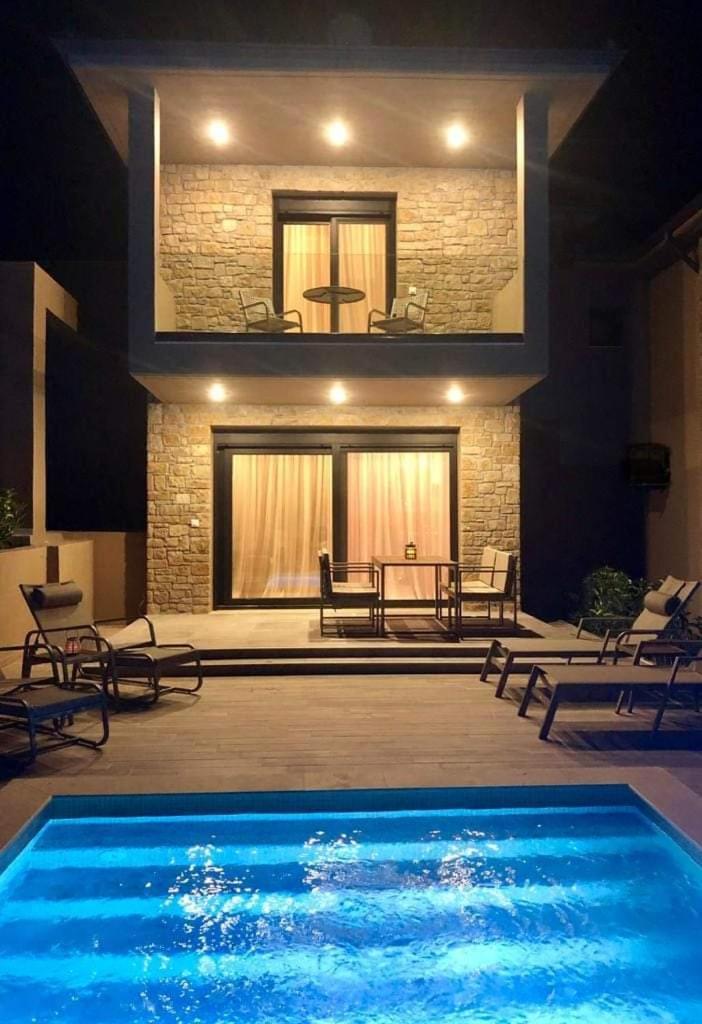 Epos & Luxury
