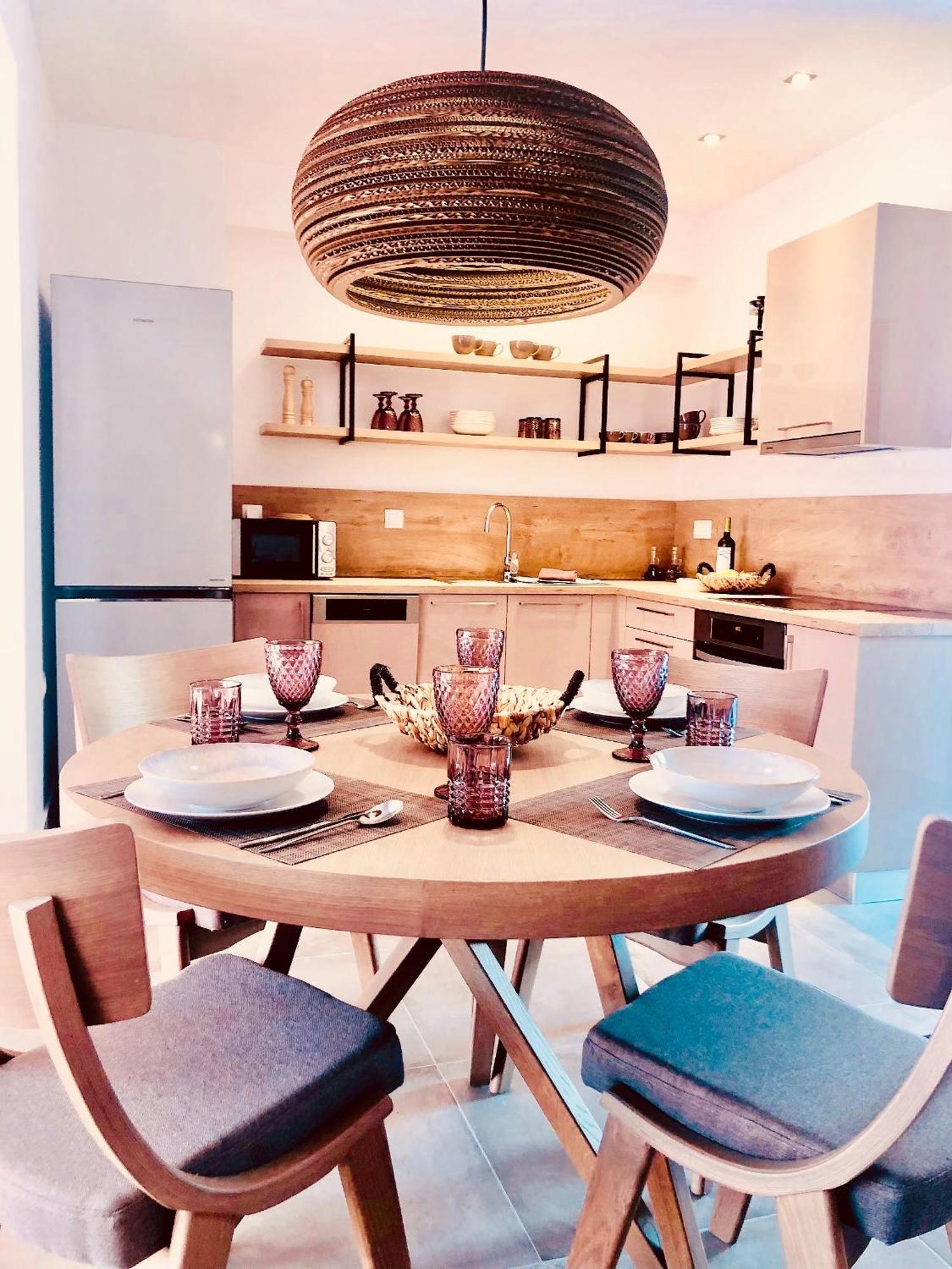 Epos & Luxury